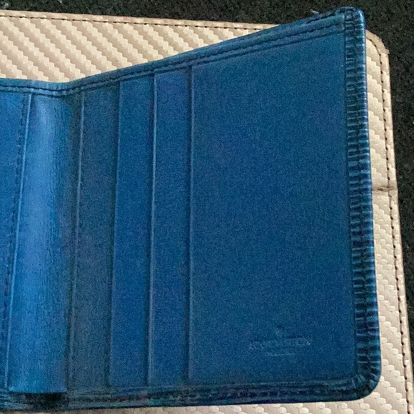 LV Epi Royal Blue Men’s Wallet - Picture 4 of 5